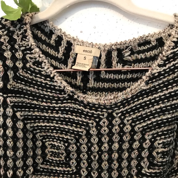 Adorable Knit Sweater - Picture 2 of 4